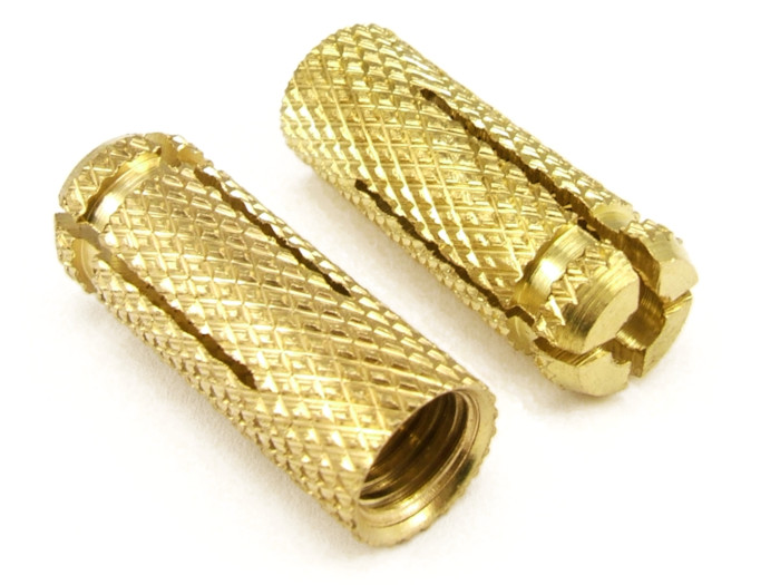 Kotwa mosiężna wbijana